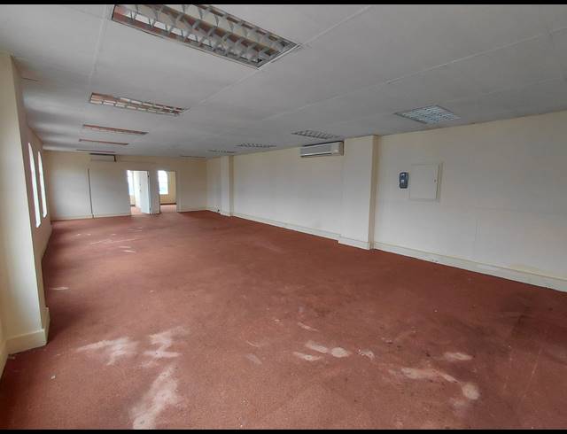 138M² OFFICE TO LET IN GRAND CENTRAL